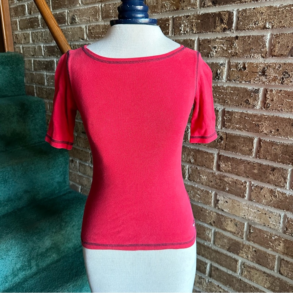 VTG Y2K Tommy Jeans Tommy Hilfiger Red Fitted T-Shirt 
Good condition